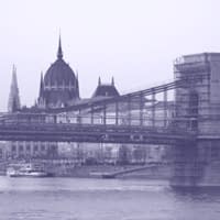 2023 Budapesti fotózás ikonikus helyszíneken 4 Instawalk Egyszerű módja annak, hogy profi fotóst fogadjon, a budapesten.